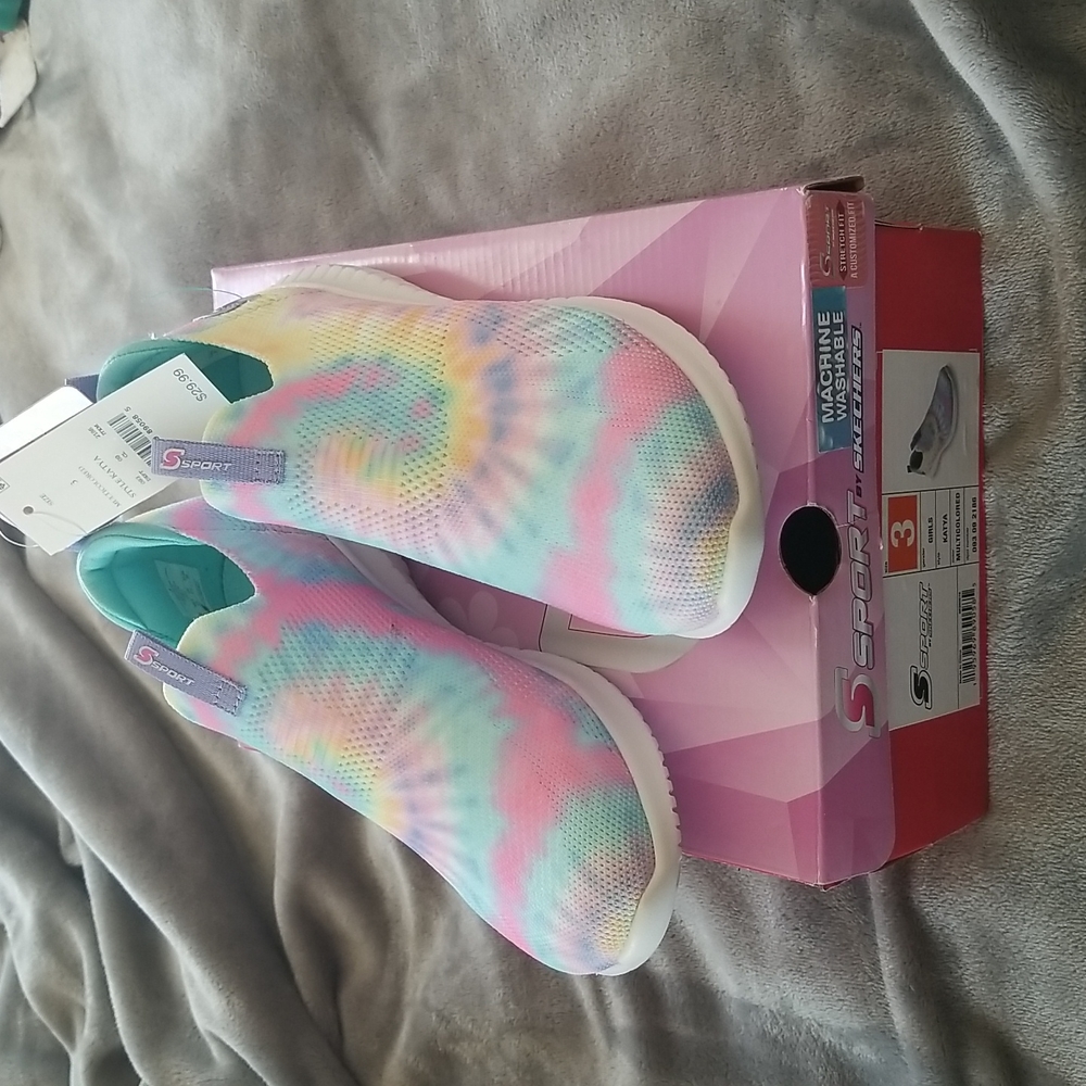 Girls size 3 Sketchers sport slip on shoes. Tie dye